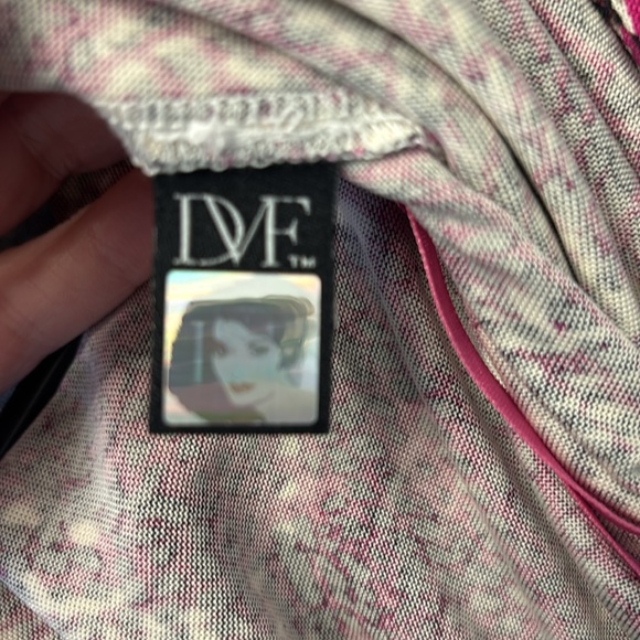 Classic DVF Wrap Dress - Picture 4 of 5